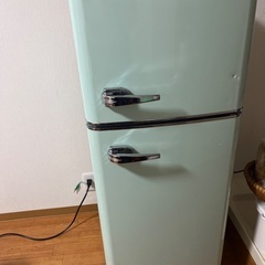昭和レトロデザインの冷蔵庫　エメラルドグリーン