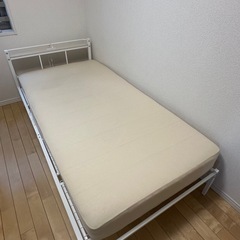 ベッドとマットレス