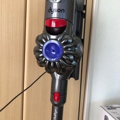 ダイソン　コードレス掃除機　v8 fluffy+  スタンド付きの画像