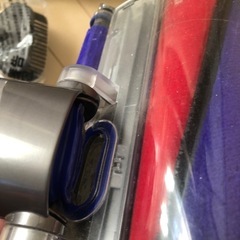 ダイソン　コードレス掃除機　v8 fluffy+  スタンド付きの画像
