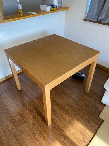 テーブルIKEA\n