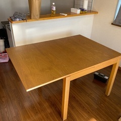 値下げテーブルIKEA の画像