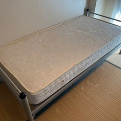 シングルベッド