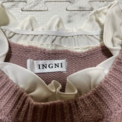INGNI フリル付きピンクニットベストの画像