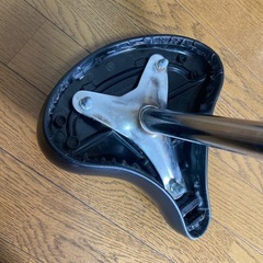 自転車サドル　バネなしの画像