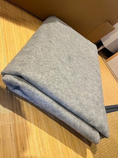 ニトリ　カーペット　グレー