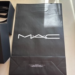 mac 箱　化粧品の画像