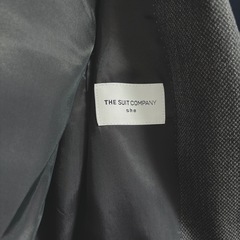スーツカンパニー　スーツ　濃いグレー　の画像