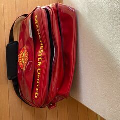 【新品未使用】MANCHESTER UNITED エナメルスポーツバッグの画像