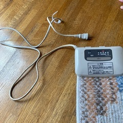 【値下げしました】ホットカーペット（1.3畳）の画像