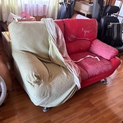 ソファ　使用に問題ありませんがカバー必須の画像