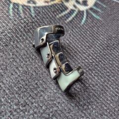 ヴィヴィアン アーマーリングの画像