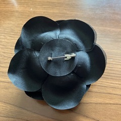コサージュ:黒の画像