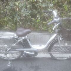 電動24インチ 税別￥45.273- 新基準ヤマハパスナチュラ　良品8.7Ah 電動自転車　３ヶ月保証　シルバー224の画像