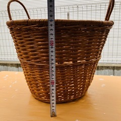 取っ手ちぎれてます　大型カゴ　バスケットの画像