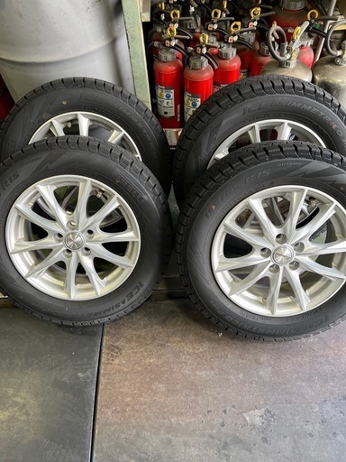 スタッドレスタイヤ　アルミホイールセット195／65R15