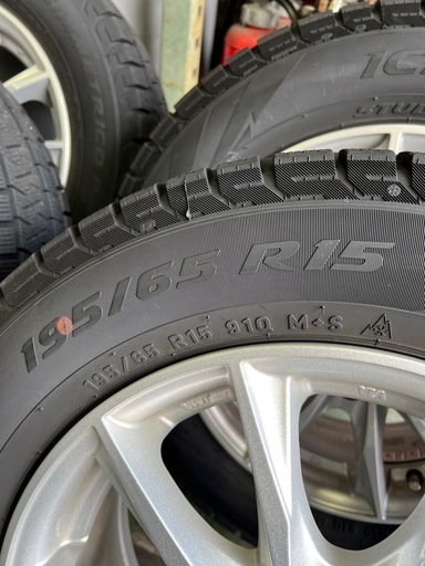 スタッドレスタイヤ　アルミホイールセット195／65R15 