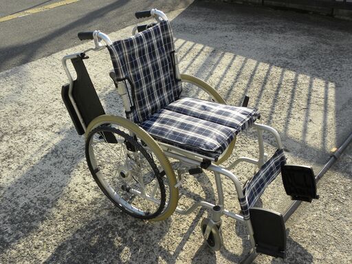 車イス　ヤマトヒューマン　ハンドレストはねあげ式　ノーパンクタイヤ　車いす　車椅子　中古