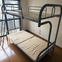 鉄製2段ベッド(下部部分はソファーに変更できます)