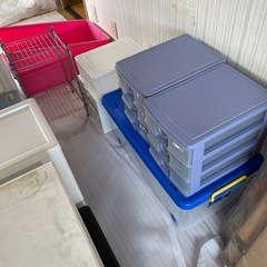 プラスチック製棚、書類引き出し等
の画像