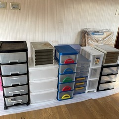 プラスチック製棚、書類引き出し等
の画像