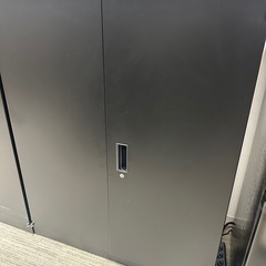 【ｷｬﾝｾﾙのため急募‼︎明日2/27受渡し限定】【値引相談可能‼︎】鍵付き大型
キャビネット井上金庫の画像
