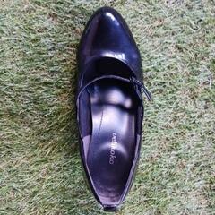 エナメルパンプスの画像