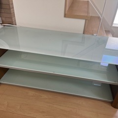 ガラス天板のテレビ台