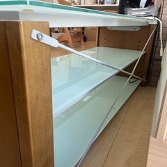 ガラス天板のテレビ台の画像