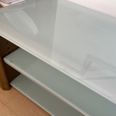 ガラス天板のテレビ台の画像