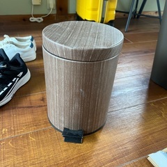 小さめゴミ箱あげます