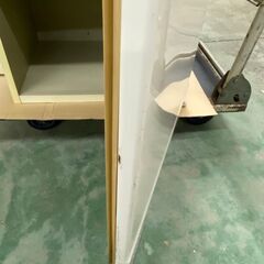 吊戸棚　棚（扉がホーローです）の画像