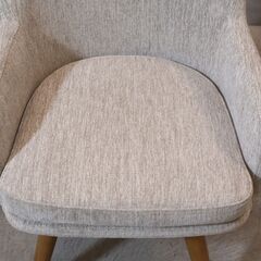 unico(ウニコ)のPIIVO(ピーヴォ) 回転式チェアです。丸みのある