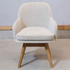 unico ウニコ PIIVO ピーヴォ チェア 回転式 ダイニングチェア 椅子 unico(ウニコ)のPIIVO(ピーヴォ) 回転式チェアです。丸みのある