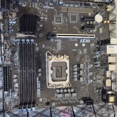 PCケースとマザーボードMSI PRO B660M-P DDR4の画像