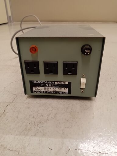 変圧器(その2) 220/240V →100V C型プラグ