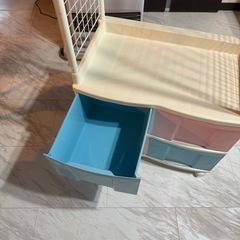 子供用収納ハンガーラックの画像
