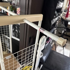 子供用収納ハンガーラックの画像
