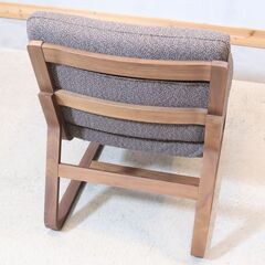 無印良品(MUJI)の人気のリビングでもダイニングでもつかえる1人掛けソファです！スッキリとしたコンパクトな曲木アームソファ。ウォールナット材のフレームはナチュラルな北欧スタイルなどにも♪の画像