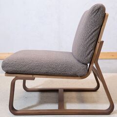 無印良品(MUJI)の人気のリビングでもダイニングでもつかえる1人掛けソファです！スッキリとしたコンパクトな曲木アームソファ。ウォールナット材のフレームはナチュラルな北欧スタイルなどにも♪の画像