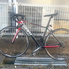 GIANT defy4
ロードバイク28日まで限定