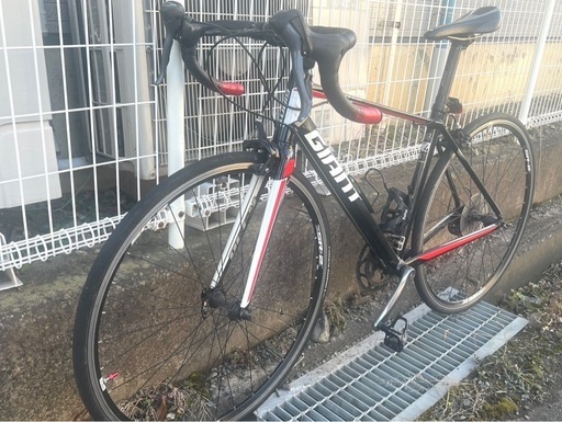 GIANT defy4
ロードバイク28日まで限定
