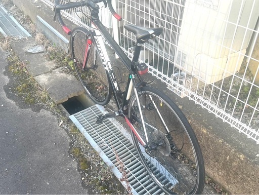 GIANT defy4
ロードバイク28日まで限定