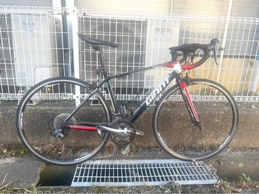 GIANT defy4
ロードバイク28日まで限定