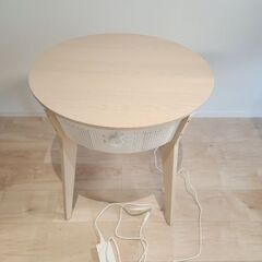 IKEA Table (空気清浄機付き)