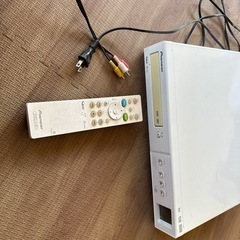 32型パナソニックテレビとDVDプレーヤーの画像