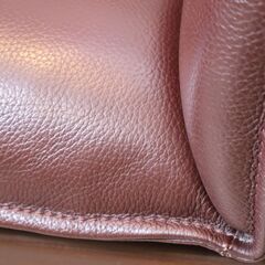 ドイツerpo(エルポ)社のER-01 シングルソファです！落ち着いた色合いのレザーとウッドフレームがモダンな印象の1Pソファはお部屋を洗練された印象に♪北欧スタイルにもおススメのアームチェアです。の画像