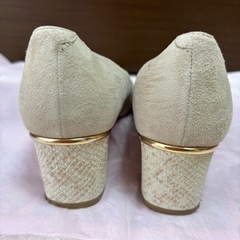 ダイアナのヒール、パンプスの画像