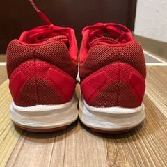 Nike レッド ランニングスニーカー 27cmの画像