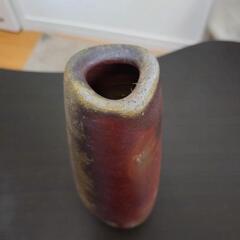 備前焼の花瓶の画像